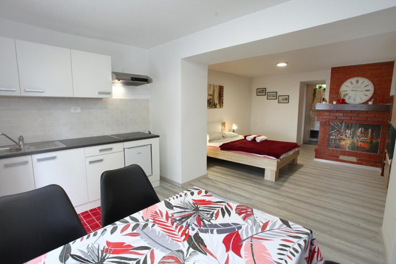 Hilltop Apartments Red & Blue ポルトローシュ エクステリア 写真